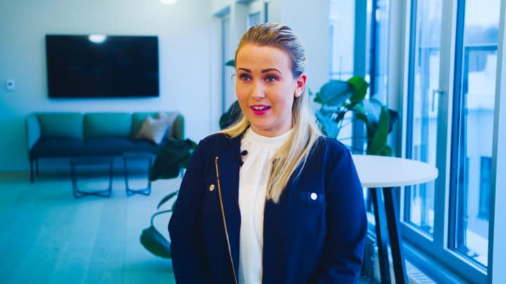 Finaut (2) woman employee