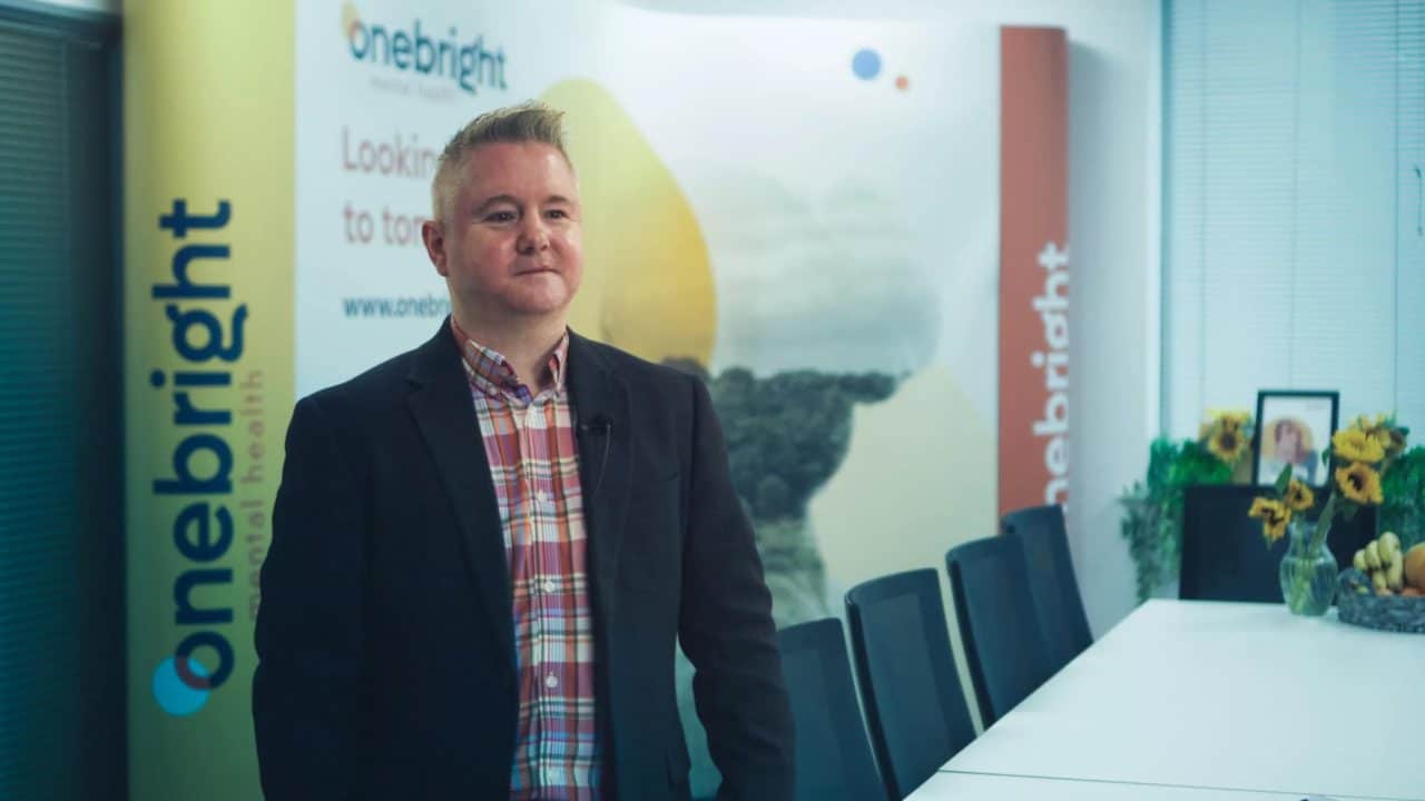 Stödjer ljusare framtider med Onebright